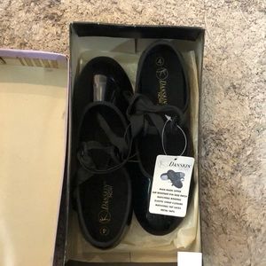 NEW Danskin Black Leather Tap Shoes Sz 4M